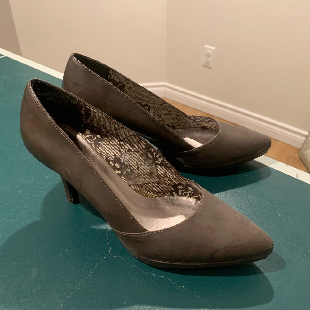 Nine & Co. Dark Gray Women's Heels